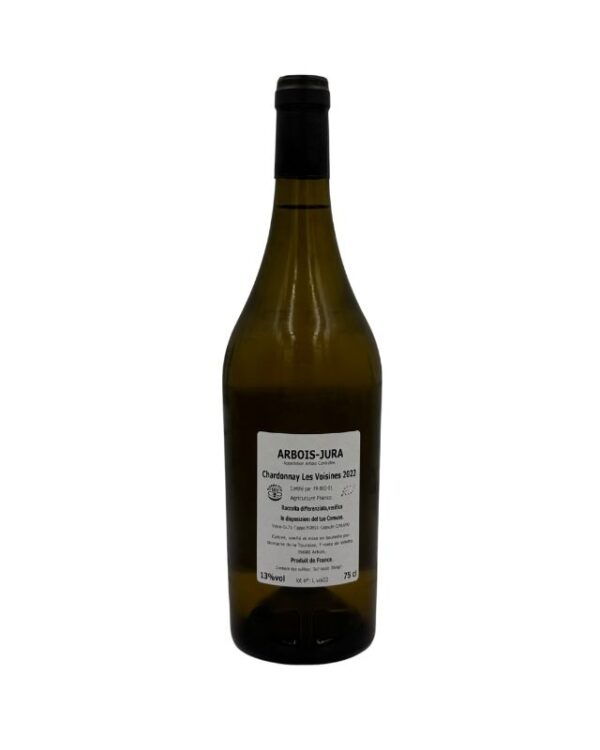 Retro della bottiglia di Arbois Chardonnay Les Voisinas 2022 del Domaine de la Tourraize con etichetta descrittiva che include la denominazione "ARBOIS-JURA", la varietà "Chardonnay Les Voisines" e l'annata "2022", insieme ad altre informazioni sul vino.