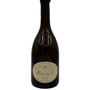 Bottiglia di de Ladoucette Baron de L 2022 con un'elegante etichetta ovale color crema. In alto è presente un sigillo in rilievo con una "L" coronata. L'etichetta riporta in evidenza "Baron de L", seguito dalla denominazione "POUILLY-FUMÉ" e dall'annata "2022". Una scritta curva in alto recita "Héritiers du Château du Nozet Pouilly-Fumé".