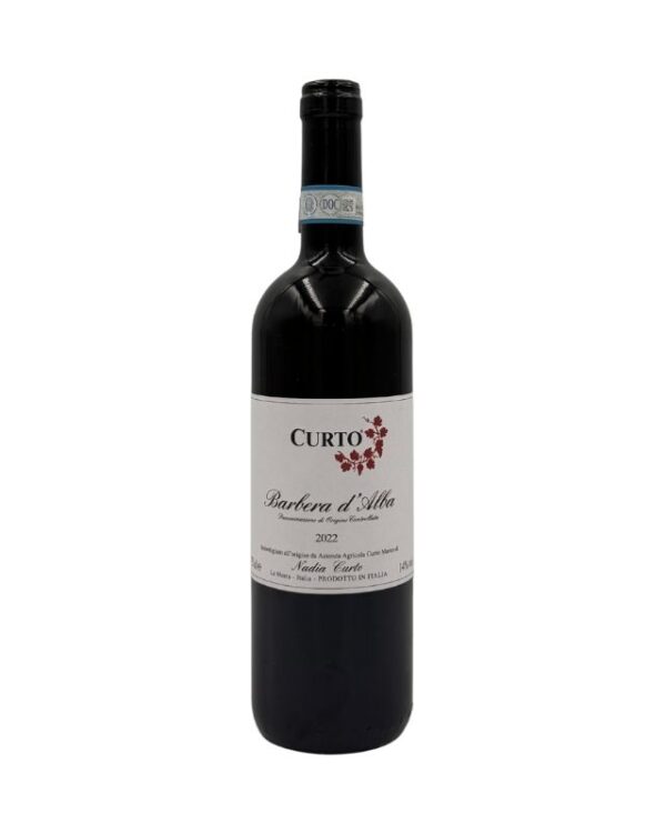 Bottiglia di Nadia Curto Barbera d'Alba Curto 2022 con etichetta chiara che evidenzia il nome del produttore "CURTO" in grande, seguito dalla denominazione "Barbera d'Alba Denominazione di Origine Controllata", l'annata "2022" e il nome "Nadia Curto" in basso. Un piccolo disegno stilizzato di foglie rosse è presente sopra la scritta "Barbera d'Alba".