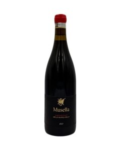 Bottiglia Musella Amarone della Valpolicella 2017 con etichetta nera, nome in oro, denominazione e simbolo dorato.