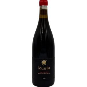 Bottiglia di Musella Amarone della Valpolicella 2017 con un'etichetta elegante nera che evidenzia il nome del produttore "Musella" in oro, seguito dalla denominazione "AMARONE DELLA VALPOLICELLA" in rosso e l'annata "2017" in oro in basso. Un simbolo stilizzato dorato è presente sopra il nome del produttore