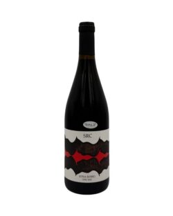 Bottiglia SRC Etna Rosso DOC 2021 con etichetta astratta nei toni lava e logo SRC, più adesivo Triple A sulla spalla