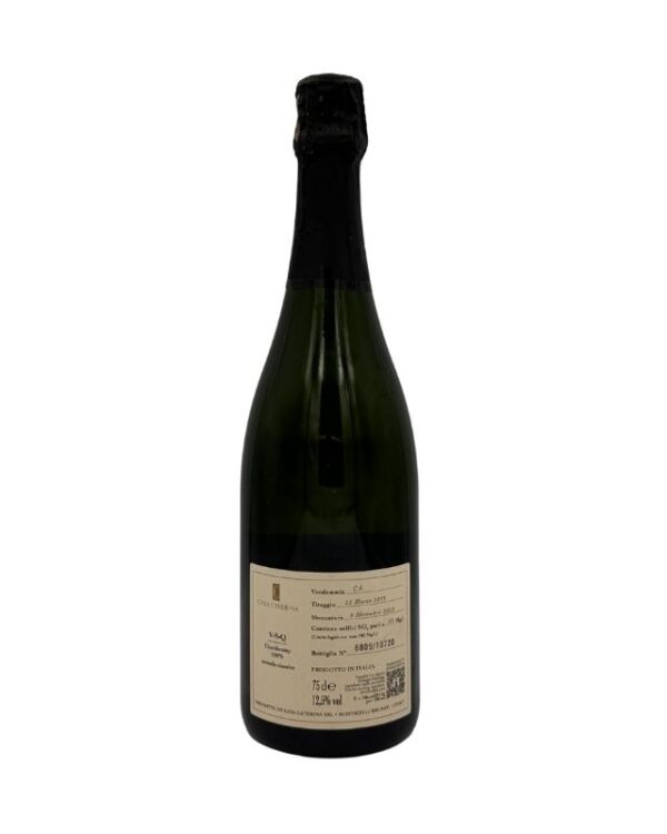 Retro della bottiglia di spumante Casa Caterina 60 Extra Brut Blanc de Blancs con etichetta descrittiva che include informazioni sulla vendemmia, il tiraggio, la sboccatura, il numero di bottiglia, la dicitura "PRODOTTO IN ITALIA", il formato 75 cl e la gradazione alcolica 12.5% vol.