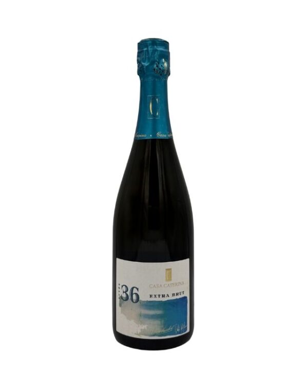 Bottiglia di spumante Casa Caterina 36 Extra Brut con etichetta chiara che evidenzia il numero "36" in blu, il logo "Casa Caterina" in alto e la dicitura "EXTRA BRUT".