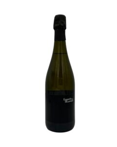 Bottiglia di spumante con etichetta nera personalizzata "Emporio San Lorenzo" con un design moderno e stilizzato.