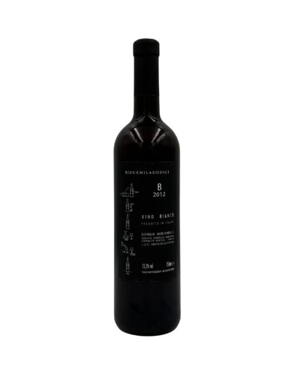 Retro della bottiglia di Giorgio Mercadelli B Bianco Vino Bianco 2012 con etichetta descrittiva che include la scritta "BIDUEMILADODICI" in alto, la lettera "B" e l'annata "2012" in grande. Sotto è presente la dicitura "VINO BIANCO PRODOTTO IN ITALIA" e il nome del produttore con l'indirizzo "GIORGIO MERCADELLI - AZIENDA AGRICOLA MARENO DI PIAVE (TV) - LOMELLO (PV)". Sul lato sinistro sono presenti piccole illustrazioni stilizzate di fasi della produzione del vino e della degustazione.