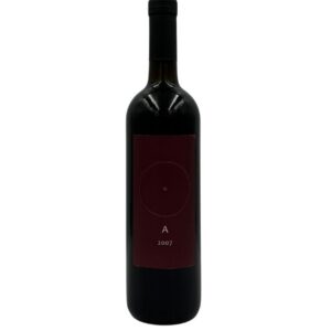 Bottiglia di Giorgio Mercadelli A Rosso Vino Rosso 2007 con un'etichetta bordeaux minimalista che presenta un cerchio con un punto al centro, la lettera "A" e l'annata "2007".