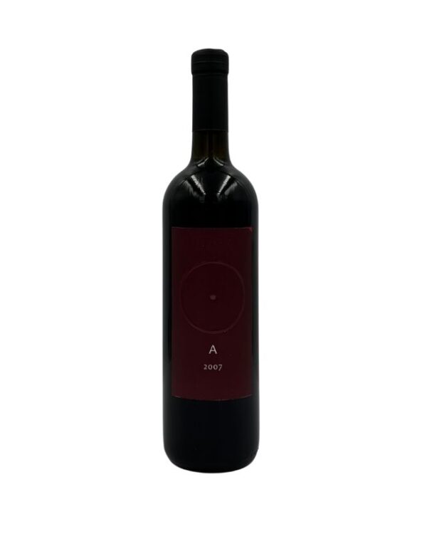 Bottiglia di Giorgio Mercadelli A Rosso Vino Rosso 2007 con un'etichetta bordeaux minimalista che presenta un cerchio con un punto al centro, la lettera "A" e l'annata "2007".