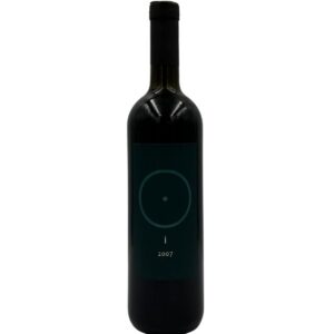 Bottiglia di Giorgio Mercadelli I Rosso Vino Rosso 2007 con un'etichetta verde scura minimalista che presenta un cerchio con un punto al centro, la lettera "i" e l'annata "2007".