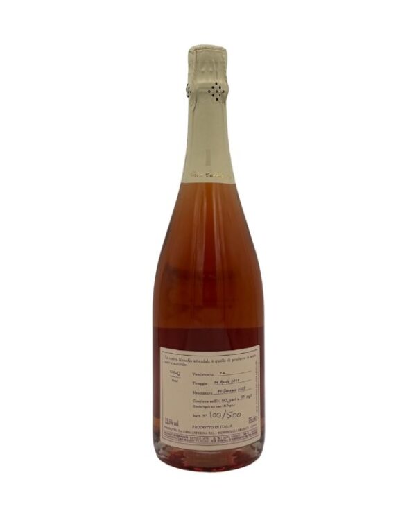 Retro della bottiglia di spumante rosato Casa Caterina Cuvée 36 Rosé Nature con etichetta descrittiva che include informazioni sulla vendemmia, il tiraggio, la sboccatura, il numero di bottiglia (edizione limitata), la dicitura "PRODOTTO IN ITALIA", il formato 75 cl e la gradazione alcolica 12.5% vol.