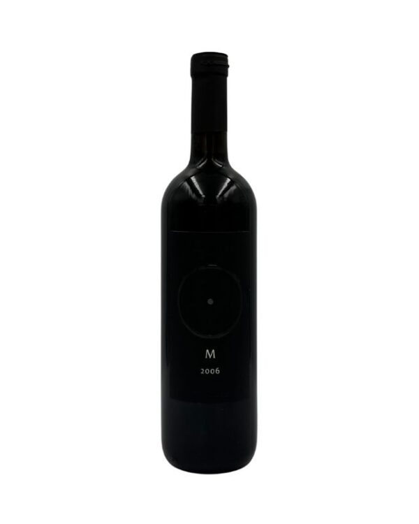Bottiglia di Giorgio Mercadelli M Rosso Vino Rosso 2006 con un'etichetta nera minimalista che presenta un cerchio con un punto al centro, la lettera "M" e l'annata "2006".