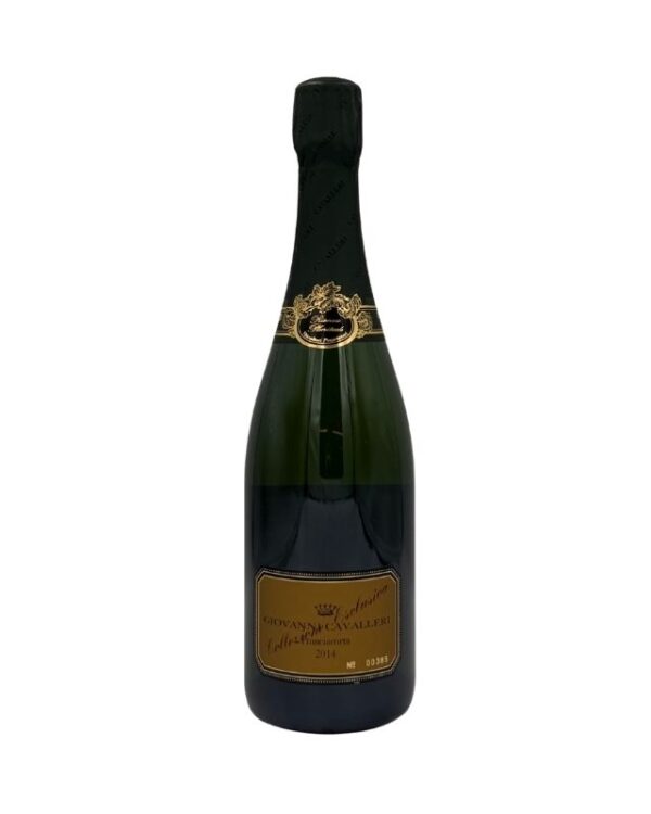 Bottiglia di Franciacorta Giovanni Cavalleri Collezione Esclusiva Pas Dosé 2014 con etichetta dorata che evidenzia il nome del produttore "GIOVANNI CAVALLERI" e la dicitura "Franciacorta Collezione Esclusiva Pas Dosé 2014".