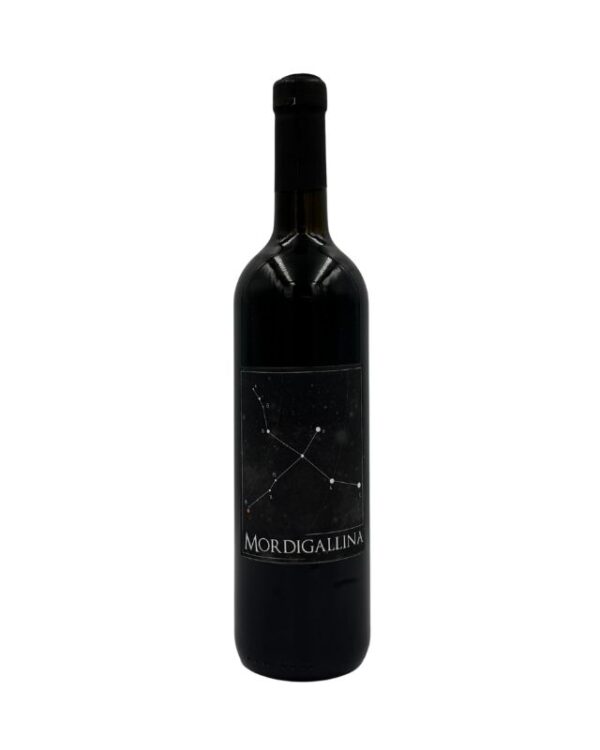 Bottiglia di vino rosso Mordigallina Rosso Provincia di Pavia DOC 2015 con etichetta scura raffigurante una costellazione e la scritta "MORDIGALLINA".