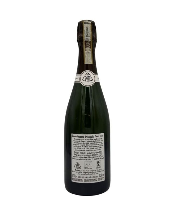 Retro della bottiglia di Franciacorta Cavalleri Pas Dosé 2019 con etichetta descrittiva chiara che include dettagli sulla tipologia Pas Dosé, l'annata, le caratteristiche del vino e la gradazione alcolica 12.5% vol.