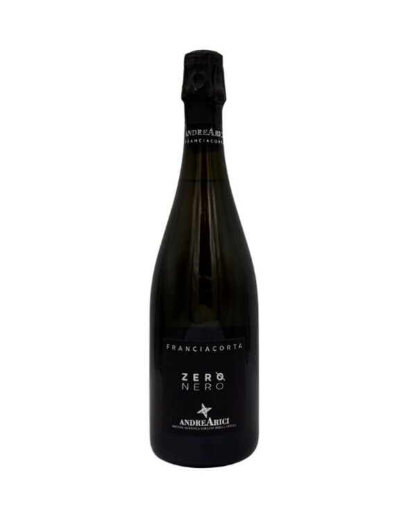 Bottiglia di Franciacorta Andrea Arici Zero Nero Dosaggio Zero 2020 con etichetta nera che evidenzia "FRANCIACORTA", "ZERO NERO" in grande e "ANDREA ARICI" in basso.