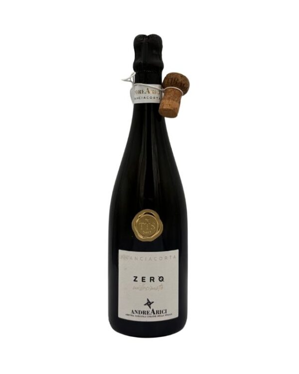 Bottiglia di Franciacorta Andrea Arici Zero Millesimato Dosaggio Zero 2017 con tappo di sughero legato, etichetta chiara che evidenzia "FRANCIACORTA", "ZERO" in grande con "millesimato" in piccolo sotto e un sigillo dorato con "TS" e l'annata "2017", e "ANDREA ARICI" in basso.