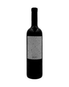 Bottiglia di vino bianco Ireo Bianco Provincia di Pavia IGT 2016 con etichetta chiara raffigurante una costellazione e la scritta "IREO".