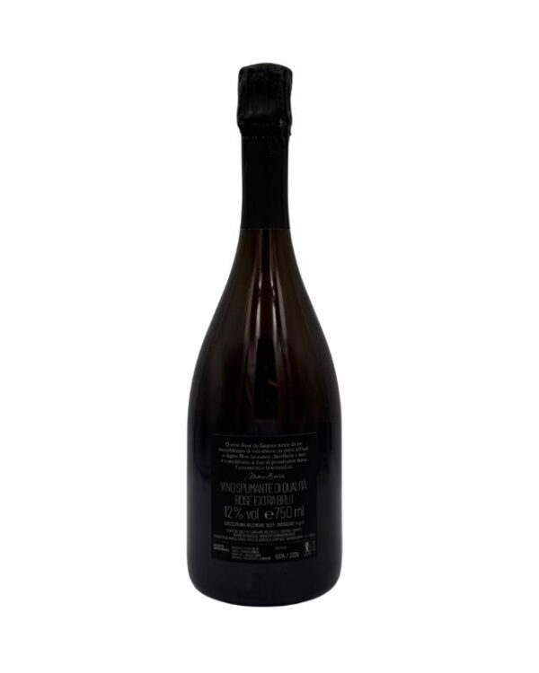 Retro della bottiglia di spumante Buvoli Metodo Classico Rosé Extra Brut con etichetta nera che include la dicitura "VINO SPUMANTE DI QUALITÀ ROSÉ EXTRA BRUT" e la gradazione alcolica 12% vol