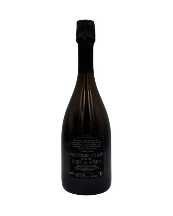 Retro della bottiglia di spumante Buvoli Metodo Classico Rosé Extra Brut con etichetta nera che include la dicitura "VINO SPUMANTE DI QUALITÀ EXTRA BRUT" e la gradazione alcolica 12.5% vol.