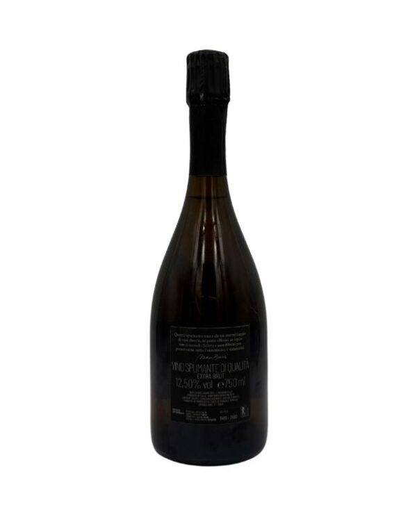Retro della bottiglia di spumante Buvoli Metodo Classico Extra Brut con etichetta nera che include la dicitura "VINO SPUMANTE DI QUALITÀ EXTRA BRUT" e la gradazione alcolica 12.5% vol