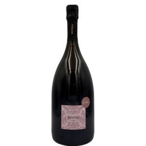 Bottiglia magnum di spumante Buvoli Metodo Classico Rosé Extra Brut con etichetta rosa pallido con un motivo damascato e la scritta "BUVOLI METODO CLASSICO ROSÉ EXTRA BRUT". Sul collo è presente la scritta verticale "BUVOLI" e un piccolo adesivo rotondo marrone con la scritta "Cotto".