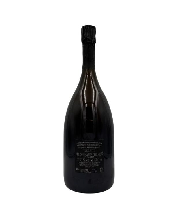 Retro della bottiglia magnum di spumante Buvoli Metodo Classico Rosé Extra Brut con etichetta nera che include la dicitura "VINO SPUMANTE DI QUALITÀ ROSÉ EXTRA BRUT" e la gradazione alcolica 12.5% vol e il formato 1500 ml.