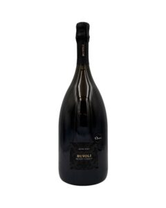 Bottiglia magnum di spumante Buvoli Metodo Classico Extra Brut con etichetta nera con un motivo damascato scuro e la scritta "BUVOLI METODO CLASSICO EXTRA BRUT". Sul collo è presente la scritta verticale "BUVOLI" e un piccolo adesivo rotondo dorato con la scritta "Dieci".