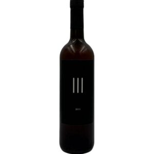 Bottiglia di vino bianco Lanthanum III Bianco 2013 con etichetta nera minimalista con tre linee verticali bianche e l'anno "2013" in basso.
