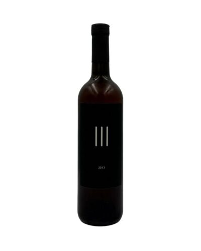 Bottiglia di Lanthanum III Bianco 2013 con etichetta nera minimalista, tre linee verticali bianche e l'anno "2013" in basso.