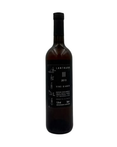 Retro bottiglia Lanthanum III Bianco 2013 con etichetta nera, "LANTHANUM III", "2013", "VINO BIANCO", "GIORGIO MERCANDELLI" e icone stilizzate.